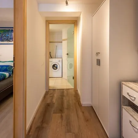 Ramona Apartment *